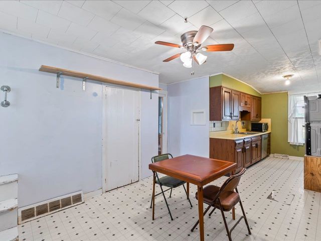 4804 NORTHWEST Boulevard, Davenport, IA 52806