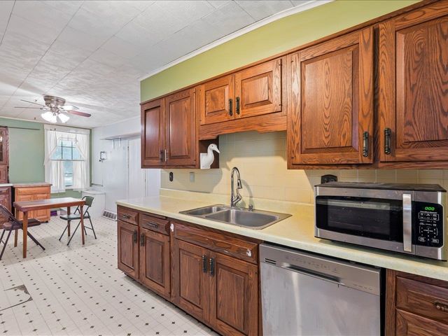 4804 NORTHWEST Boulevard, Davenport, IA 52806