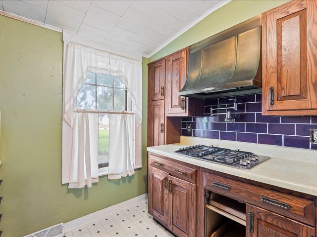 4804 NORTHWEST Boulevard, Davenport, IA 52806