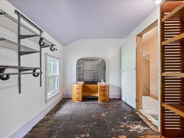 4804 NORTHWEST Boulevard, Davenport, IA 52806