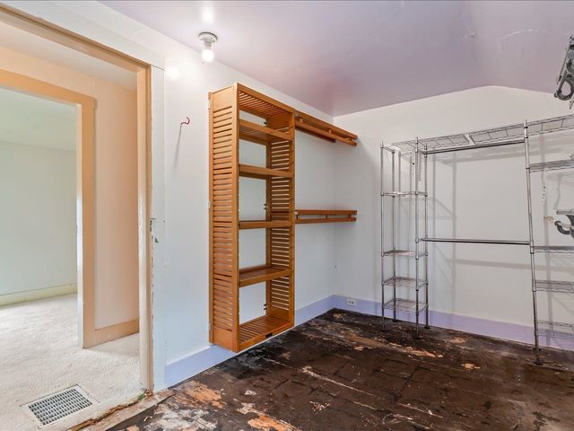 4804 NORTHWEST Boulevard, Davenport, IA 52806