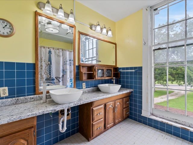 4804 NORTHWEST Boulevard, Davenport, IA 52806