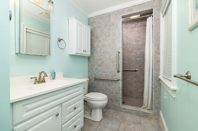 865 E Squantum St, Quincy, MA 02171