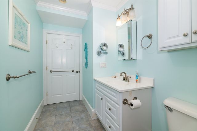 865 E Squantum St, Quincy, MA 02171