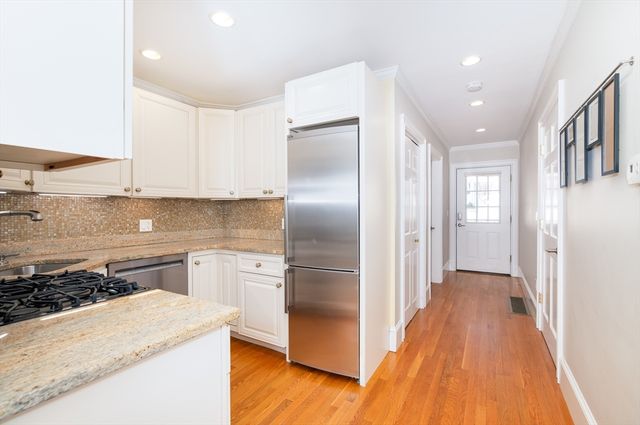 865 E Squantum St, Quincy, MA 02171