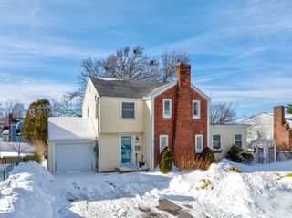 865 E Squantum St, Quincy, MA 02171