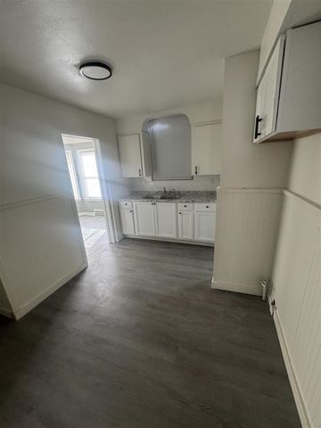 10713 Beaconsfield Street, Detroit, MI 48224