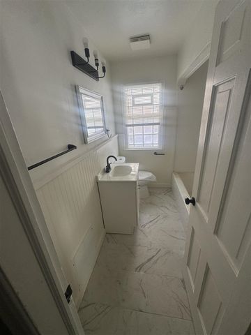 10713 Beaconsfield Street, Detroit, MI 48224