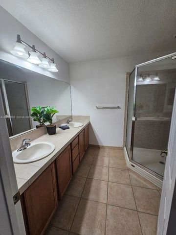 2779 S Evergreen Circle, Boynton Beach, FL 33426