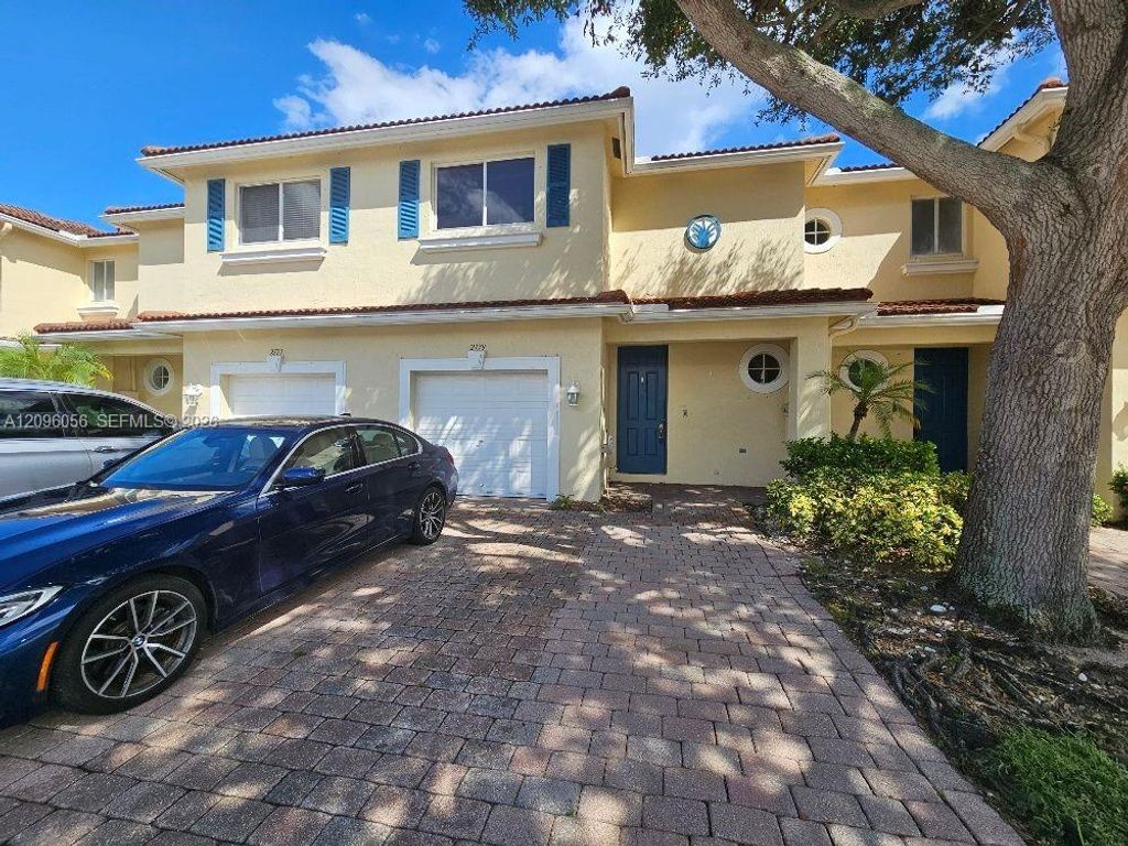 2779 S Evergreen Circle, Boynton Beach, FL 33426