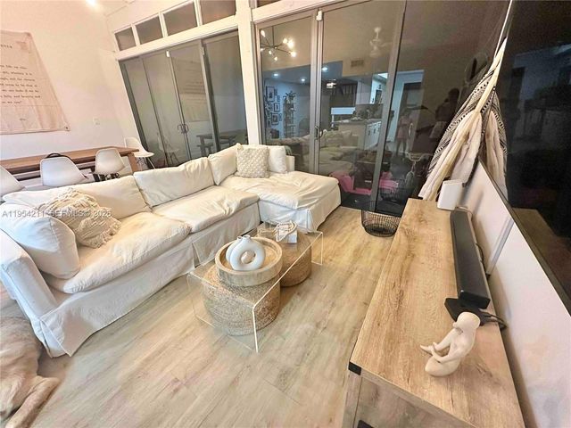 13187 SW 9th Ln, Miami, FL 33184