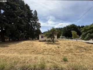 650 Se RIVERSIDE Dr, Myrtle Creek, OR 97457