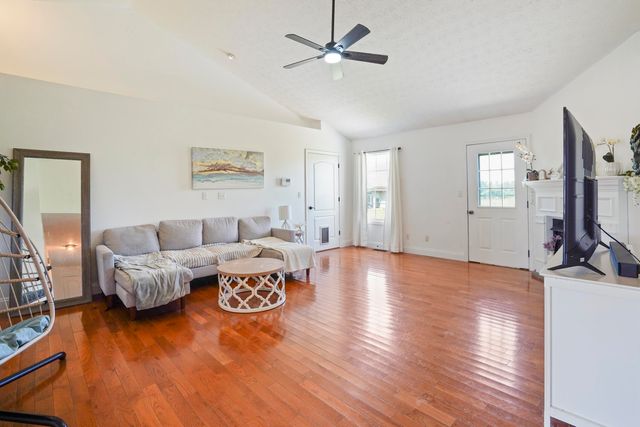 216 Surrey Way, Science Hill, KY 42553