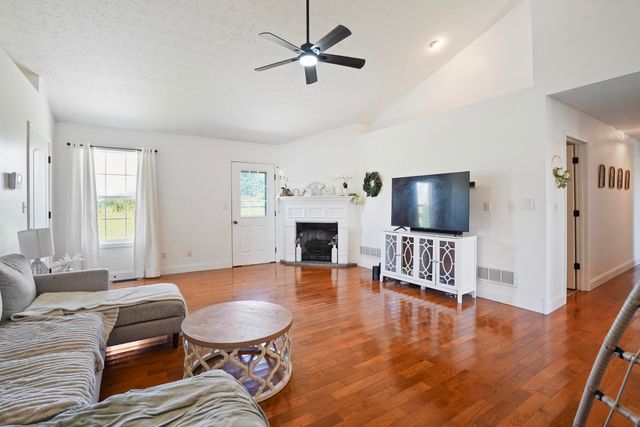 216 Surrey Way, Science Hill, KY 42553