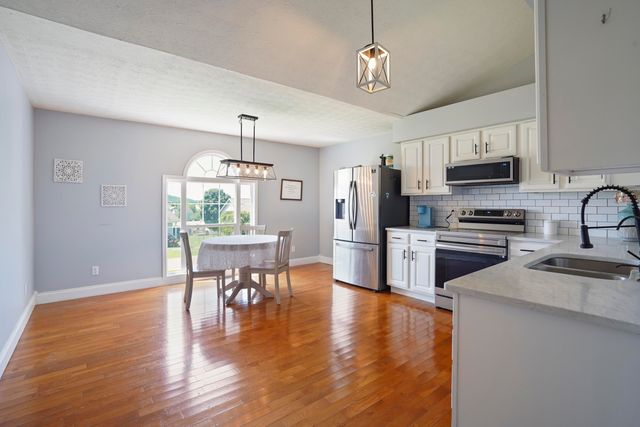 216 Surrey Way, Science Hill, KY 42553
