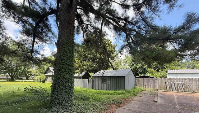 1108 N Izard St, Forrest City, AR 72335