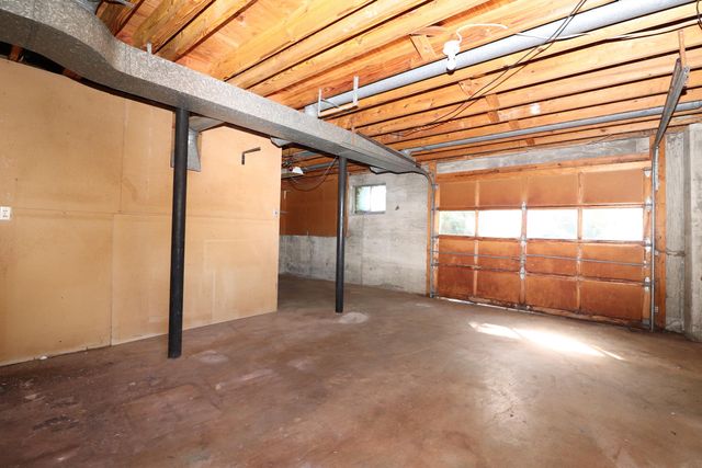 1031 Broadhill DR, Vinton, VA 24179