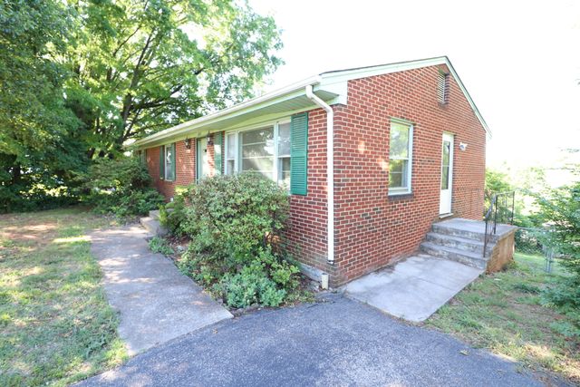 1031 Broadhill DR, Vinton, VA 24179