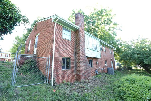 1031 Broadhill DR, Vinton, VA 24179