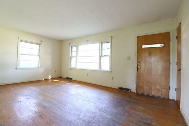 1031 Broadhill DR, Vinton, VA 24179