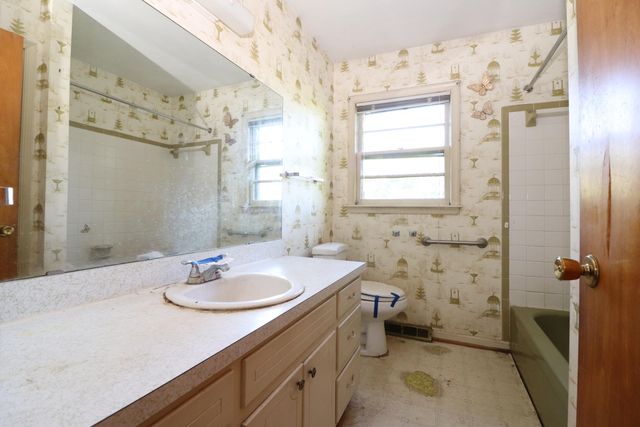 1031 Broadhill DR, Vinton, VA 24179