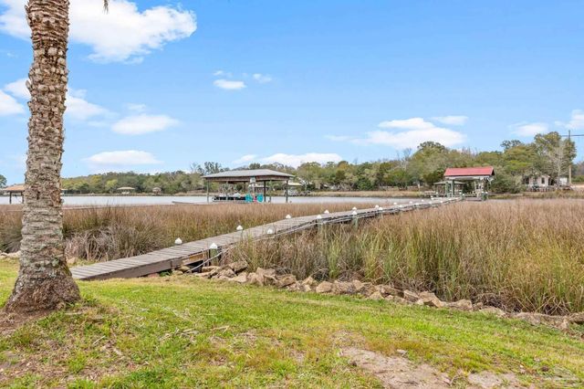 6806 Tom King Bayou Rd, Navarre, FL 32566