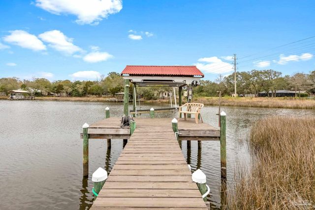 6806 Tom King Bayou Rd, Navarre, FL 32566