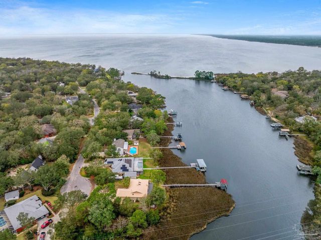 6806 Tom King Bayou Rd, Navarre, FL 32566