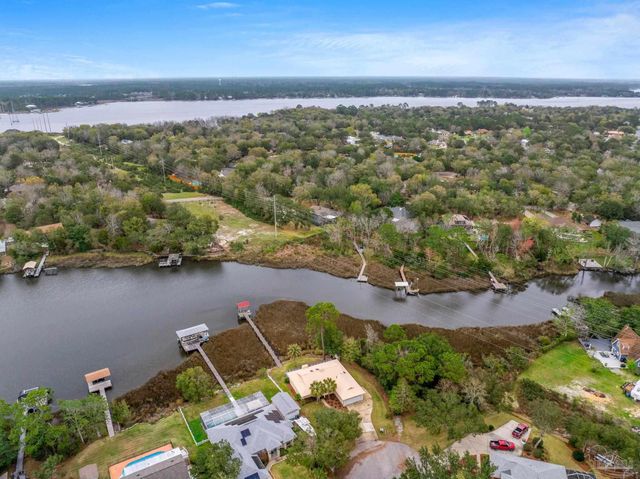 6806 Tom King Bayou Rd, Navarre, FL 32566