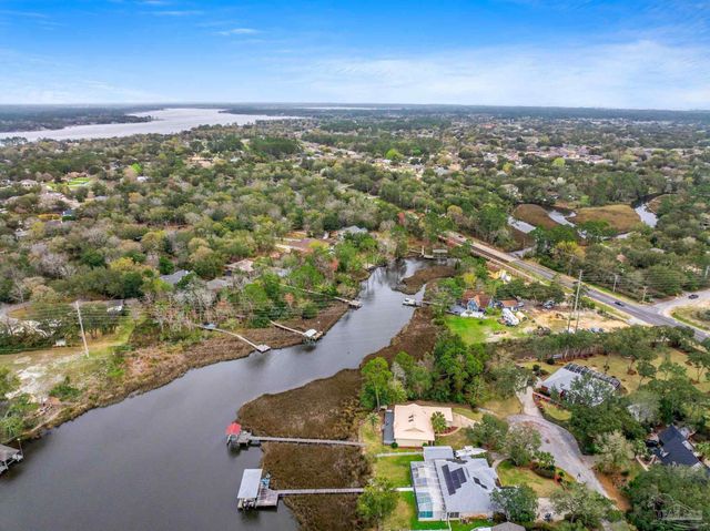 6806 Tom King Bayou Rd, Navarre, FL 32566
