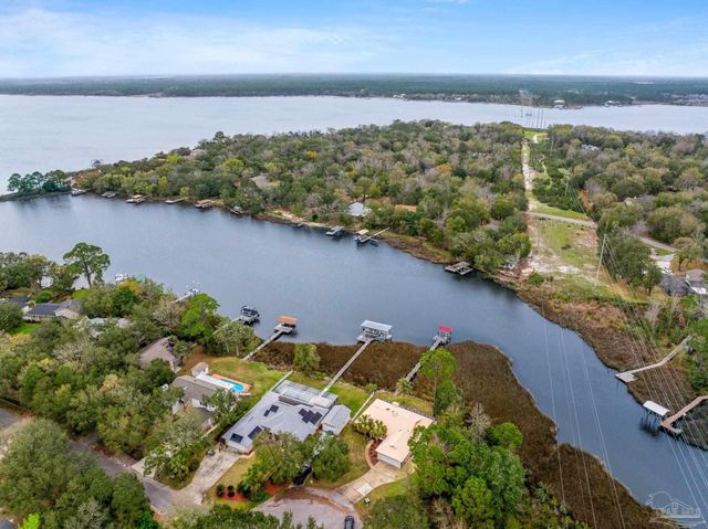 6806 Tom King Bayou Rd, Navarre, FL 32566