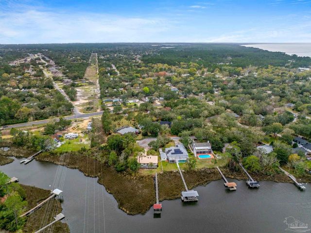 6806 Tom King Bayou Rd, Navarre, FL 32566