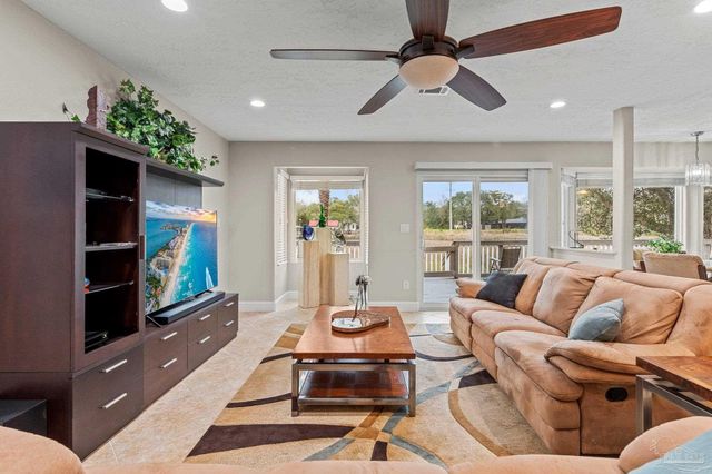 6806 Tom King Bayou Rd, Navarre, FL 32566