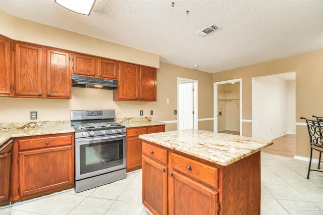 9013 Bluebay Ln, Pensacola, FL 32506