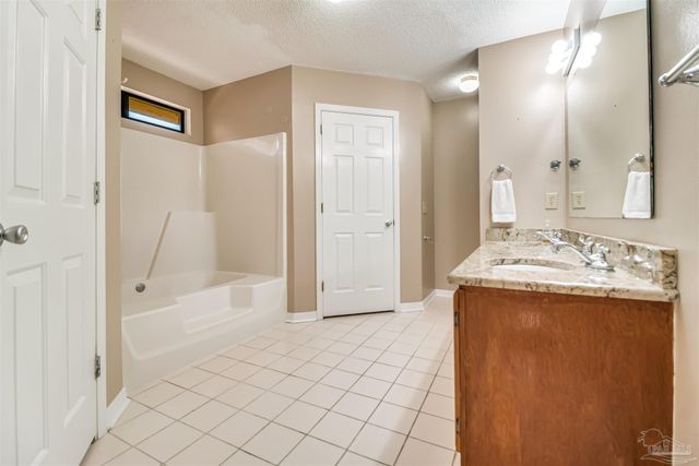 9013 Bluebay Ln, Pensacola, FL 32506