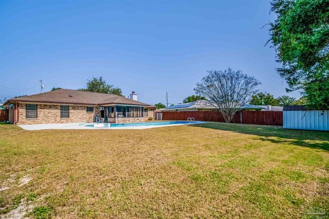 9013 Bluebay Ln, Pensacola, FL 32506