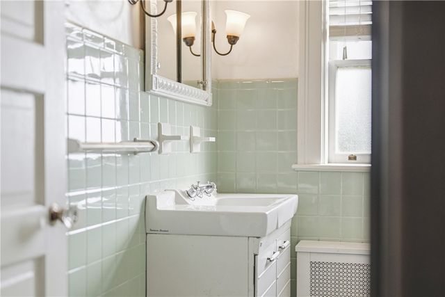 224 S Home Ave, Avalon, PA 15202