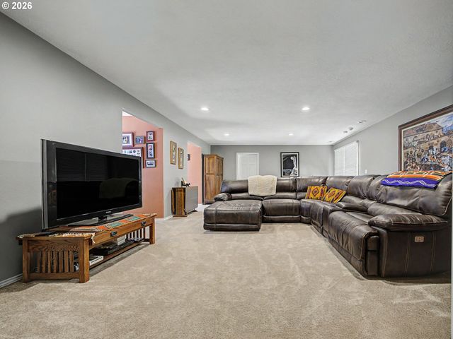 21077 Sw WYNDHAM HILL Ct, Tualatin, OR 97062