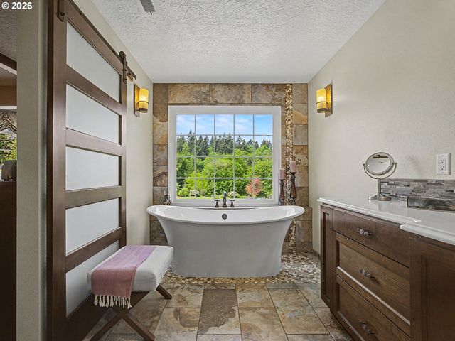 21077 Sw WYNDHAM HILL Ct, Tualatin, OR 97062
