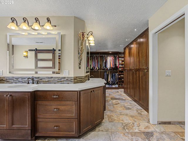 21077 Sw WYNDHAM HILL Ct, Tualatin, OR 97062