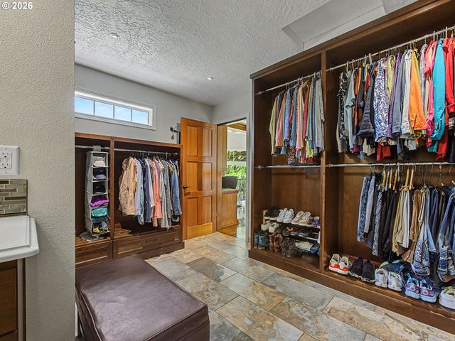 21077 Sw WYNDHAM HILL Ct, Tualatin, OR 97062