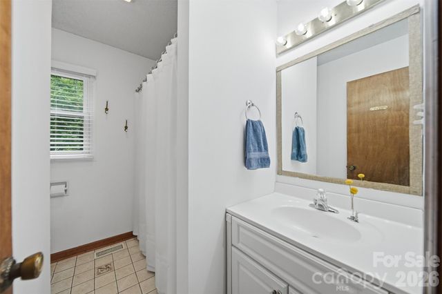 140 Williams Cove Lane, Taylorsville, NC 28681