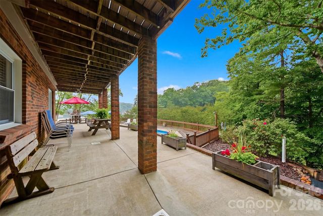 140 Williams Cove Lane, Taylorsville, NC 28681