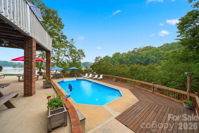 140 Williams Cove Lane, Taylorsville, NC 28681