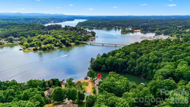 140 Williams Cove Lane, Taylorsville, NC 28681