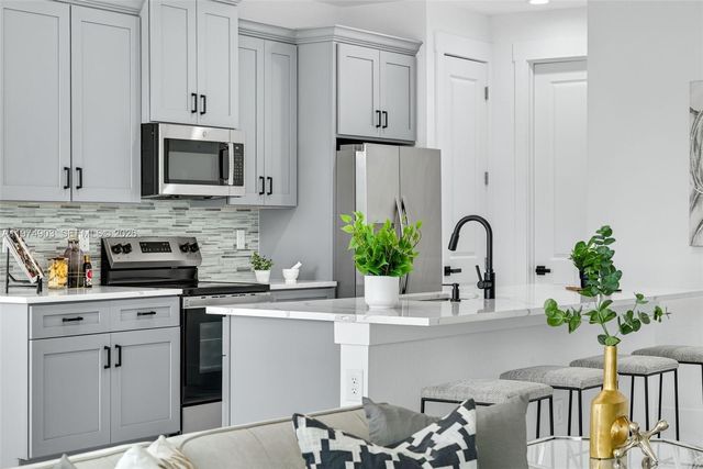 3404 11th ST, Lehigh Acres, FL 33976