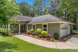 5752 Veterans Memorial Drive, Tallahassee, FL 32309