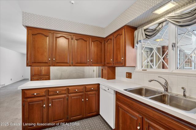 3000 Westchester Road, Lansing, MI 48911