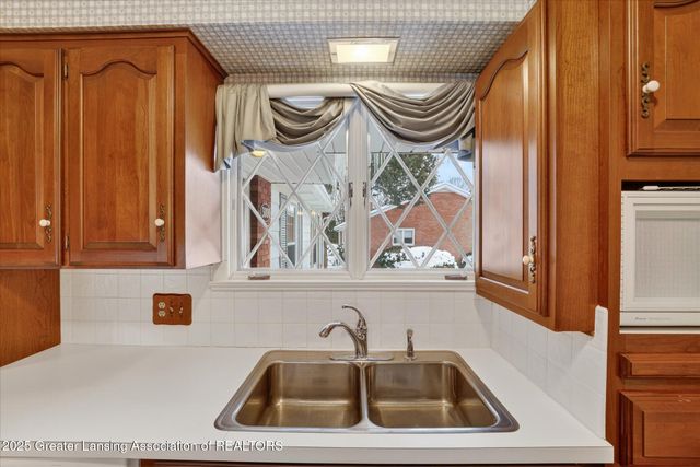 3000 Westchester Road, Lansing, MI 48911