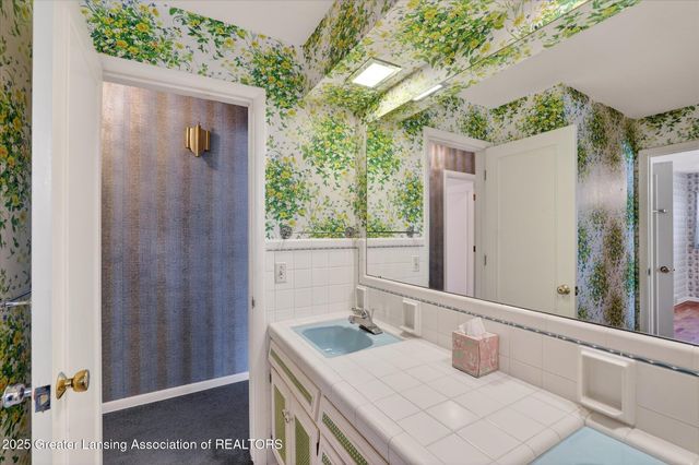 3000 Westchester Road, Lansing, MI 48911